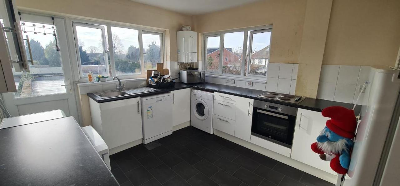 Move Inn Estates - Multiple Rooms Londra Exterior foto